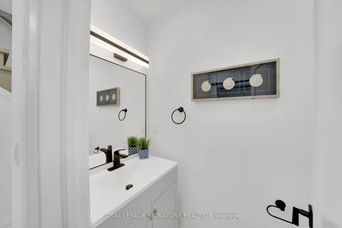 1240A Bayview St, Pickering, ON L1W 1E6