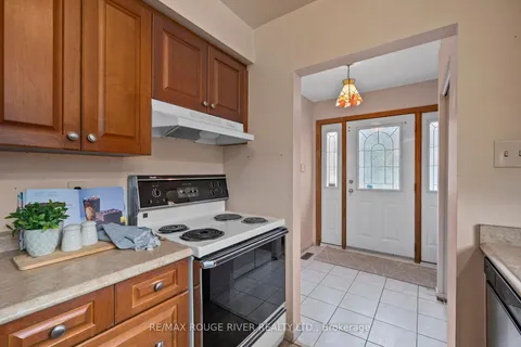 24 Edenmills Dr, Toronto, ON M1E 4L2