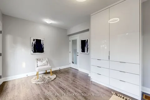 8 Furnival Rd, Toronto, ON M4B 1W2