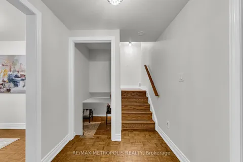 6 Danton Crt, Ajax, ON L1S 3G1