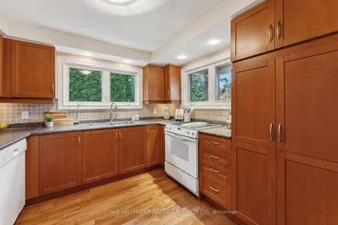 376 Rosebank Rd, Pickering, ON L1W 2N4