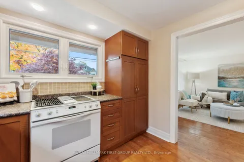 376 Rosebank Rd, Pickering, ON L1W 2N4