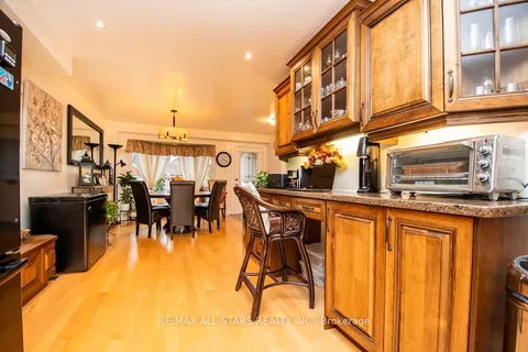 393 Elmwood Crt, Oshawa, ON L1G 7X6