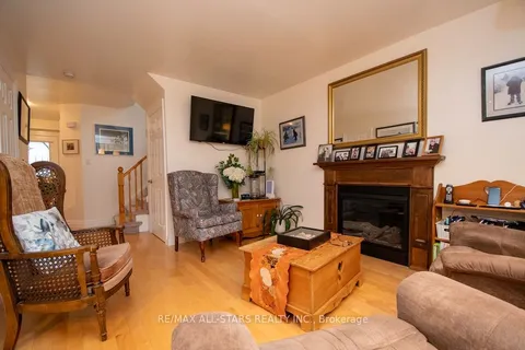 393 Elmwood Crt, Oshawa, ON L1G 7X6