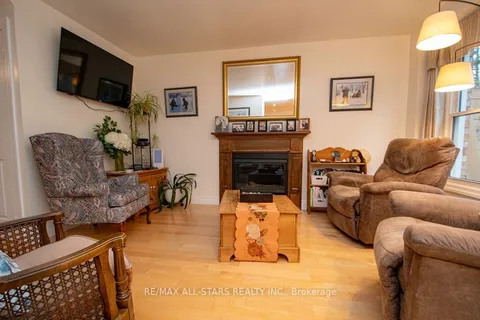 393 Elmwood Crt, Oshawa, ON L1G 7X6