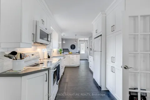 809 Annes St, Whitby, ON L1N 5K6