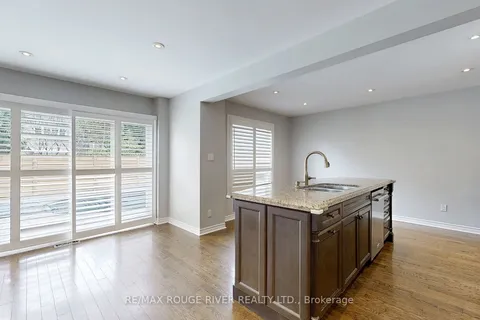 622 Atwood Cres, Pickering, ON L1W 3W6