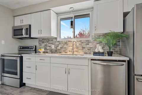 362 Surrey Dr, Oshawa, ON L1G 6H1
