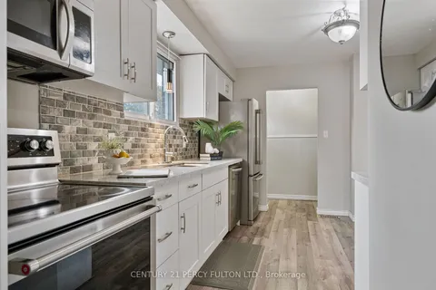362 Surrey Dr, Oshawa, ON L1G 6H1
