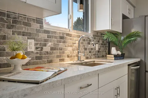 362 Surrey Dr, Oshawa, ON L1G 6H1