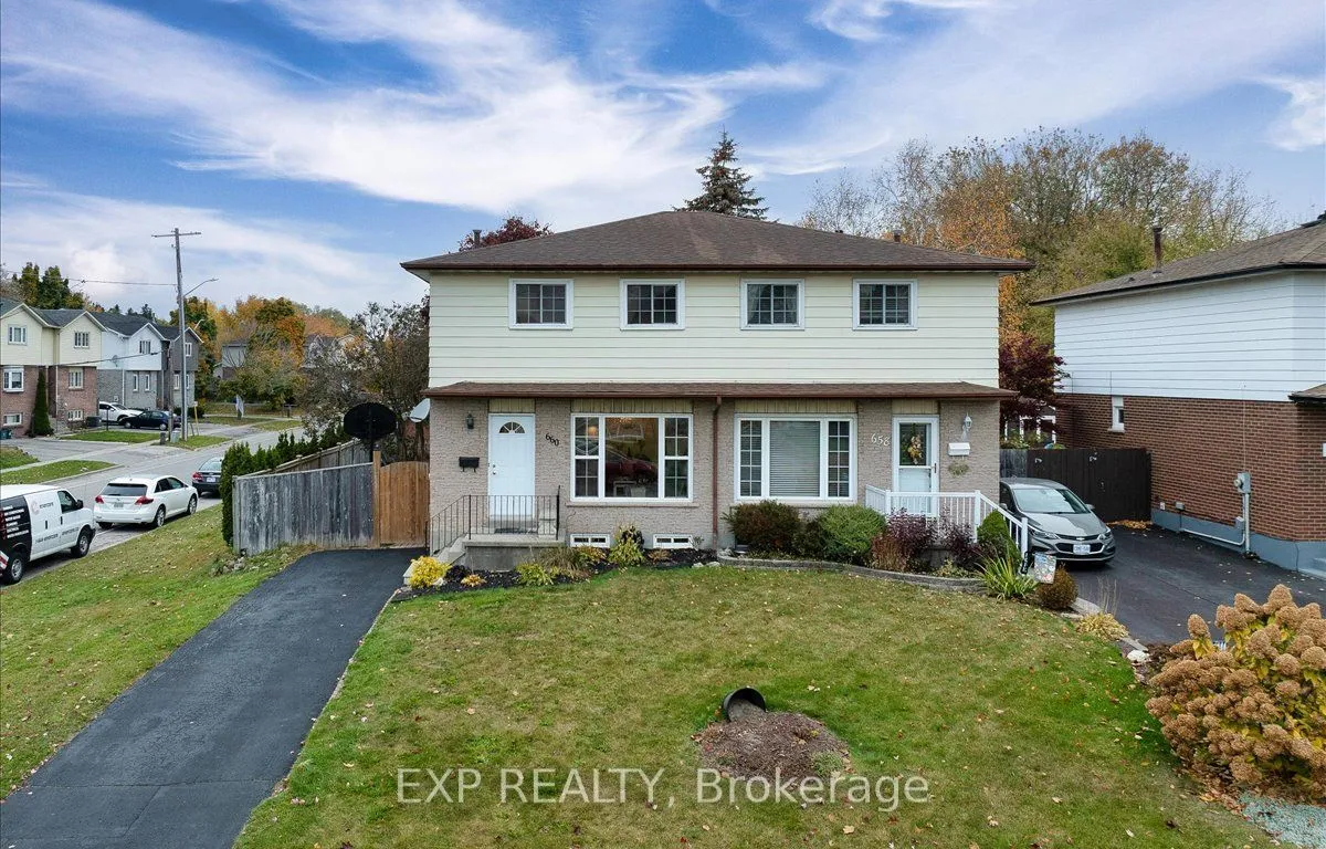 660 Montcalm Ave, Oshawa, ON L1J 6Y9