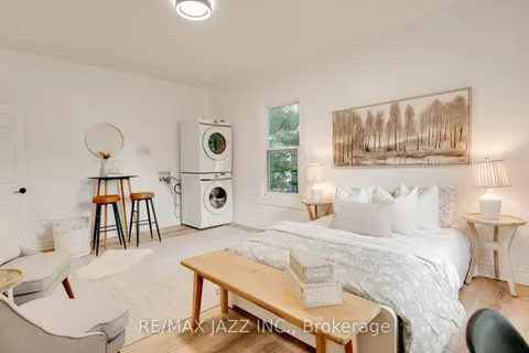 381 Mary St, Oshawa, ON L1G 5C9