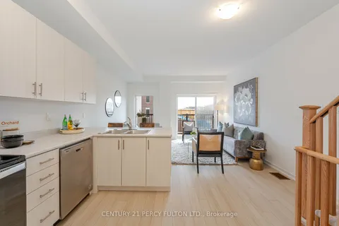 147 Hunt St, Ajax, ON L1S 7M3