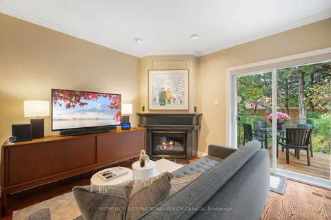 47 Derwyn Rd, Toronto, ON M4J 4N1