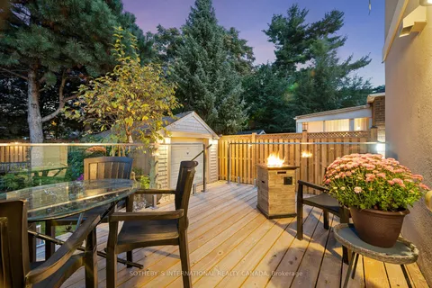 47 Derwyn Rd, Toronto, ON M4J 4N1