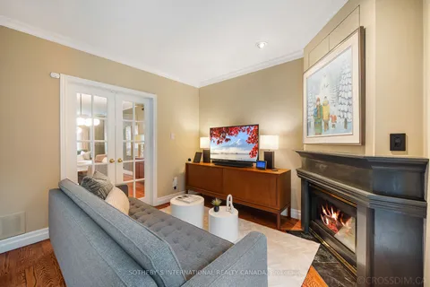 47 Derwyn Rd, Toronto, ON M4J 4N1