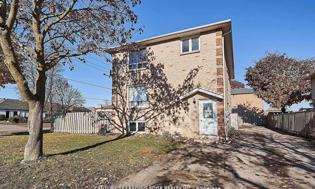 2 Kingsway Gate, Clarington, ON N8M 3C2