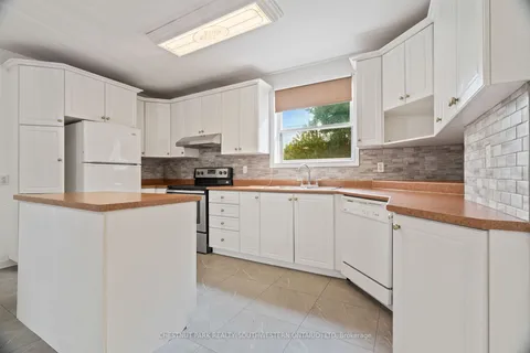 569 Howard St, Oshawa, ON L1H 4Y9