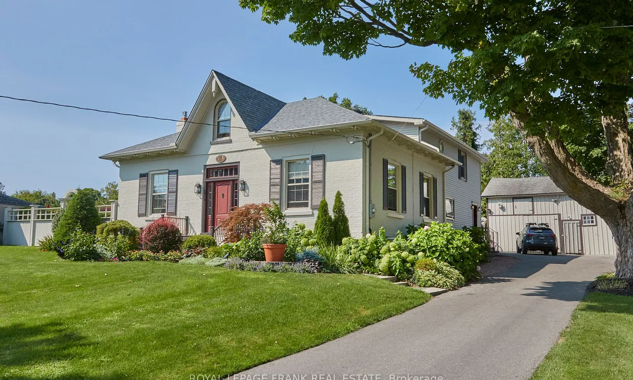 536 Centre St, Whitby, ON L1N 4T6