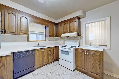 68 Marsh Rd, Toronto, ON M1K 1Y9