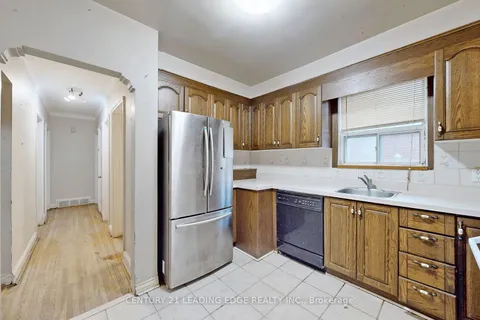 68 Marsh Rd, Toronto, ON M1K 1Y9