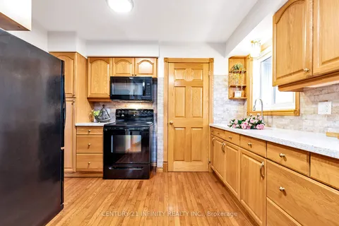 68 Athabasca St, Oshawa, ON L1H 7H6