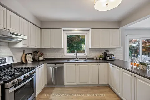 55 Flint Cres, Whitby, ON L1R 1K1
