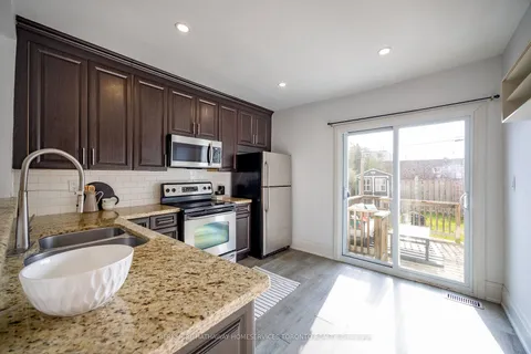 3 Sutherland Ave, Toronto, ON M4C 1R8