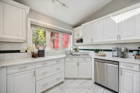 1878 Bicroft Crt, Pickering, ON L1V 3E9