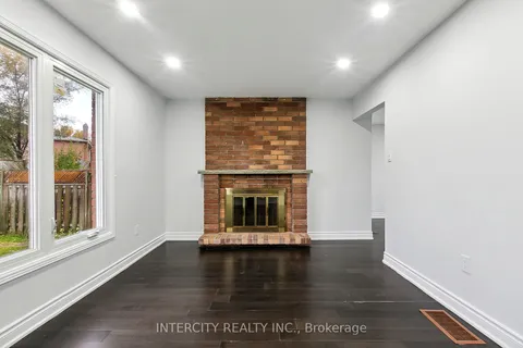 204 Delaney Dr, Ajax, ON L1T 2B4