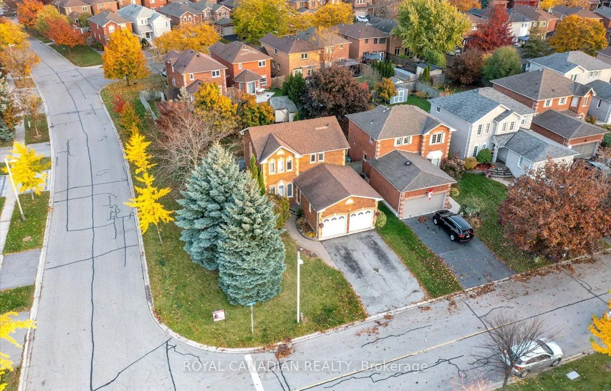 1 Barwick Crt, Whitby, ON L1N 9C2