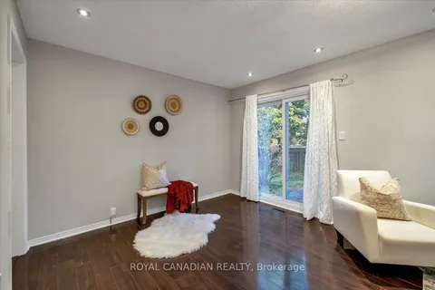 1 Barwick Crt, Whitby, ON L1N 9C2