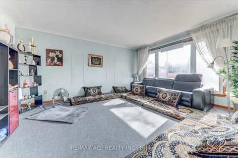 52 Banmoor Blvd, Toronto, ON M1J 2Z2