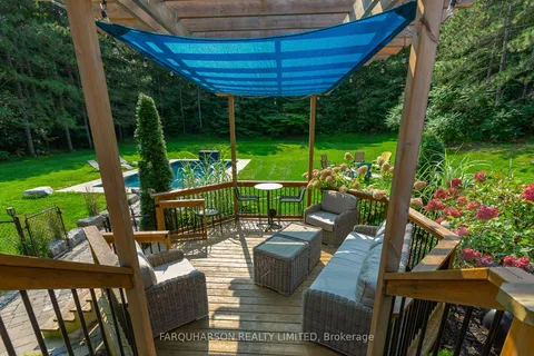 1 Deer Run, Uxbridge, ON L9P 1R4