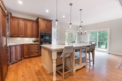 1 Deer Run, Uxbridge, ON L9P 1R4