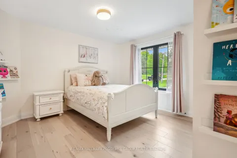 12 Centre St, Innisfil, ON L0L 1L0
