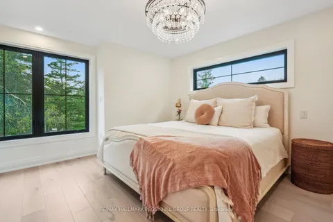 12 Centre St, Innisfil, ON L0L 1L0