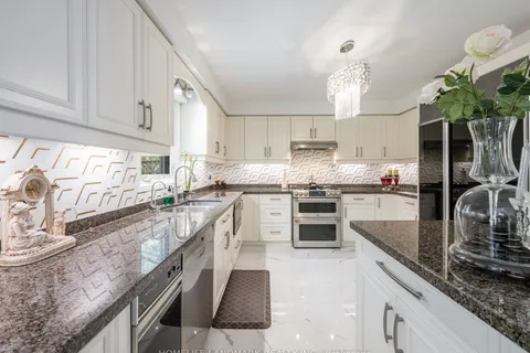 53 Highgrove Cres, Richmond Hill, ON L4C 7W9