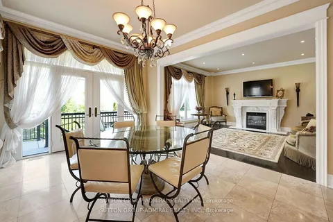 15 Day Lily Cres, Richmond Hill, ON L4C 0W3