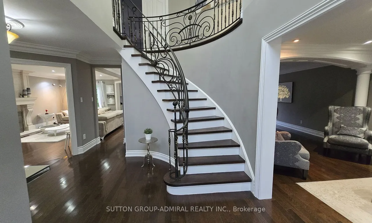 932 Schaeffer Otlk, Newmarket, ON L3X 1V9