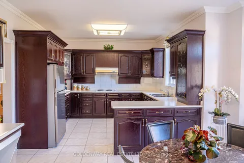 27 Leicester Rd, Richmond Hill, ON L4B 3V5
