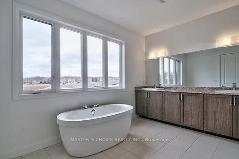 29 Charlotte Abby Dr, East Gwillimbury, ON L9N 0T1