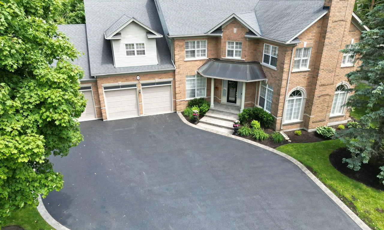 4 Lenarthur Crt, Aurora, ON L4G 6M2