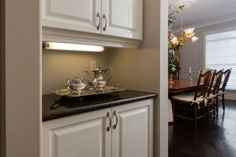 4 Lenarthur Crt, Aurora, ON L4G 6M2