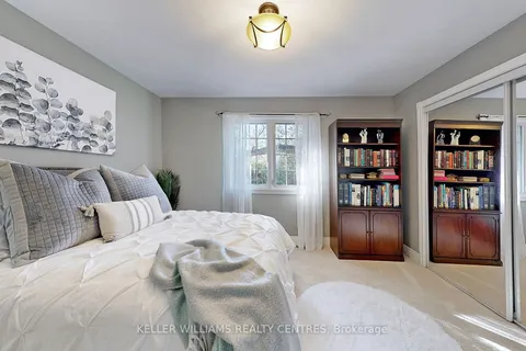 26 Victory Dr, East Gwillimbury, ON L0G 1M0