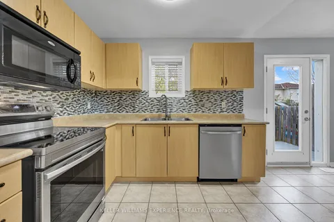 27 Admiral Cres, Essa, ON L3W 0E5