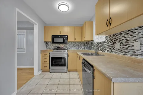 27 Admiral Cres, Essa, ON L3W 0E5