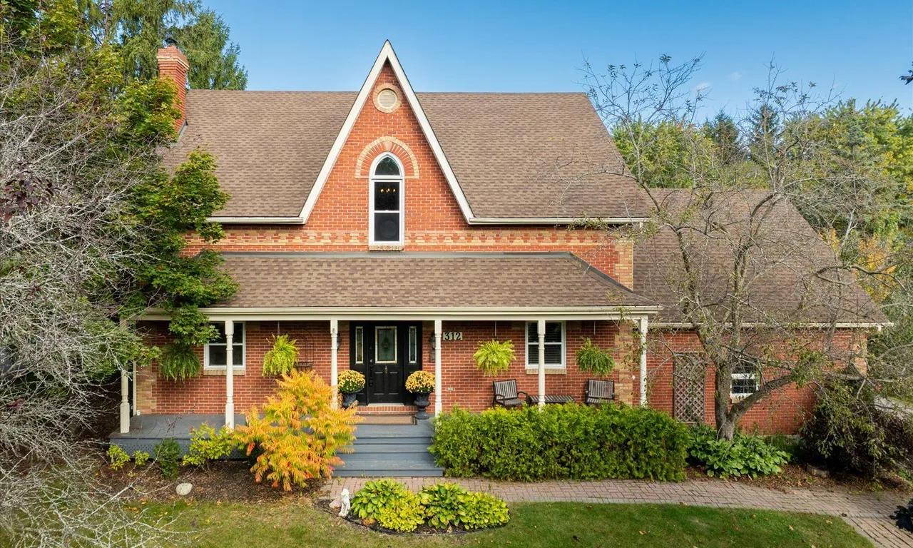 312 Aurora Heights Dr, Aurora, ON L4G 5C4