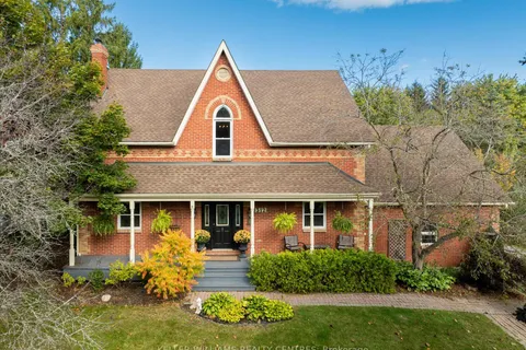 312 Aurora Heights Dr, Aurora, ON L4G 5C4