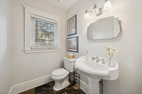 312 Aurora Heights Dr, Aurora, ON L4G 5C4